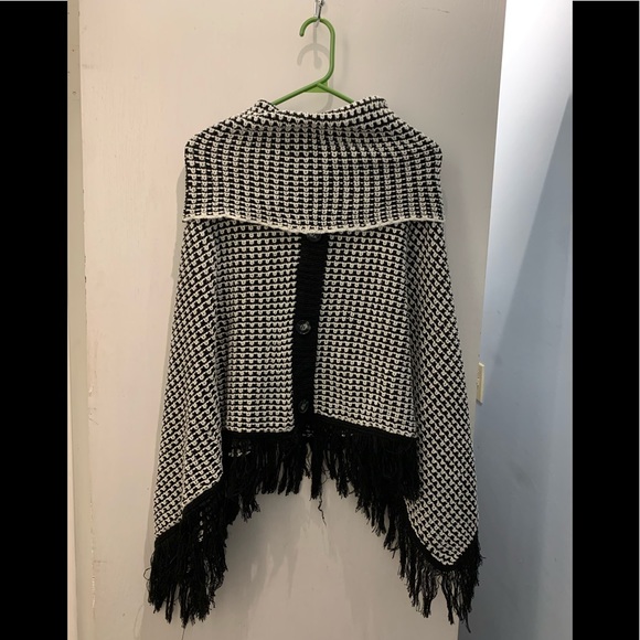 Brand new Elegant Poncho - Picture 1 of 5